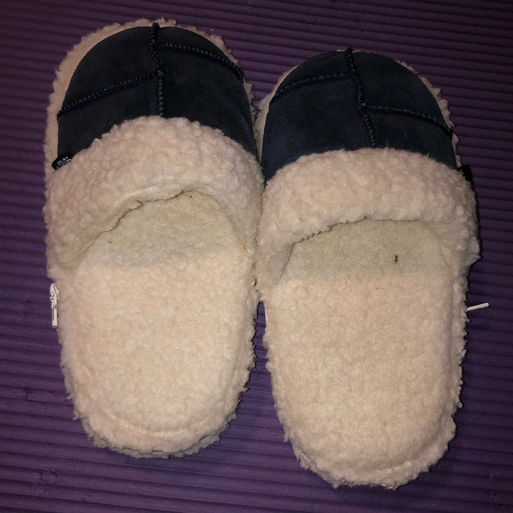 CONAIR electric slippers